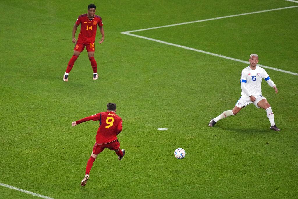 加維為西班牙攻入第五球。 (美聯社)