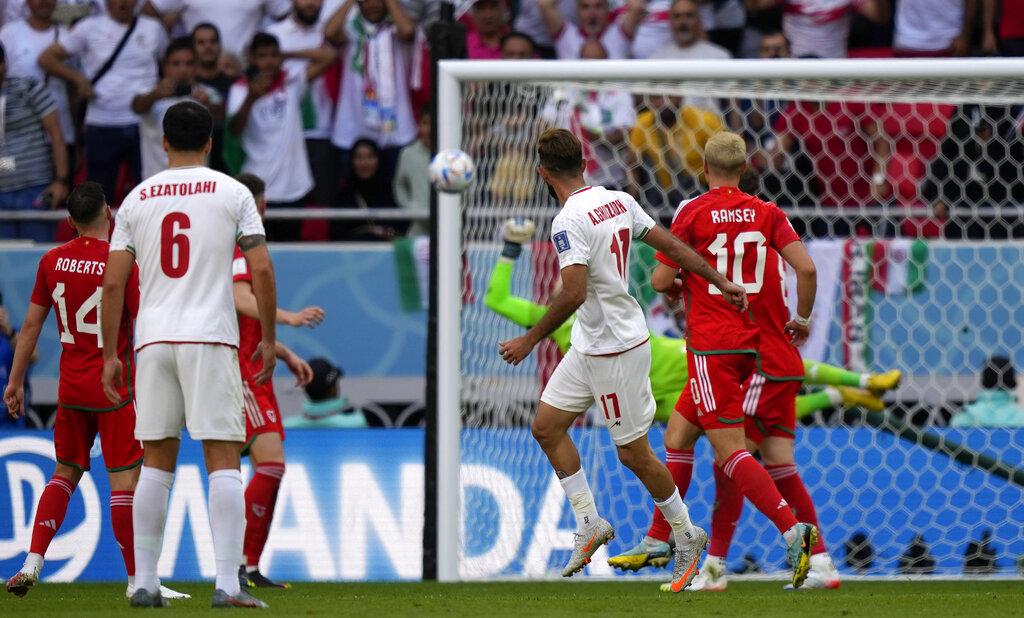 世界盃2022|伊朗補時連入兩球 2:0擊敗10人威爾斯 (美聯社)