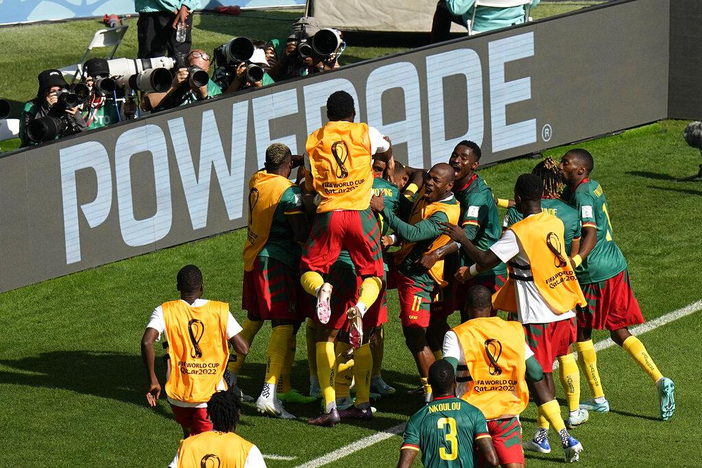 世界盃2022|喀麥隆3分鐘轟兩球3:3迫和塞爾維亞 齊齊鬥到最後一輪 (美聯社)