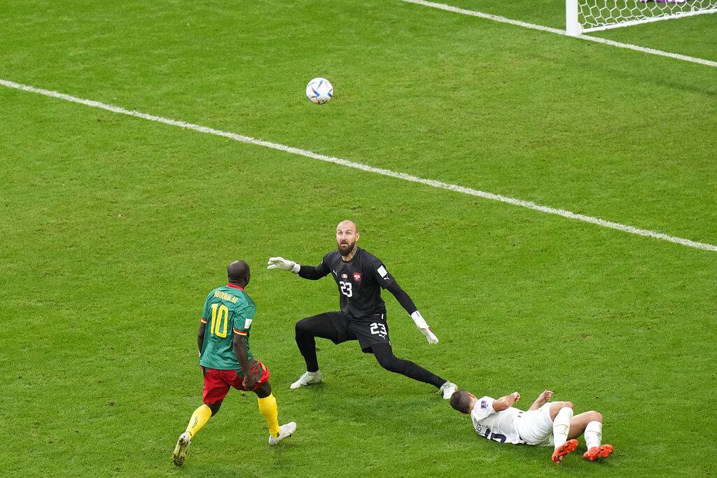 世界盃2022|喀麥隆3分鐘轟兩球3:3迫和塞爾維亞 齊齊鬥到最後一輪 (美聯社)