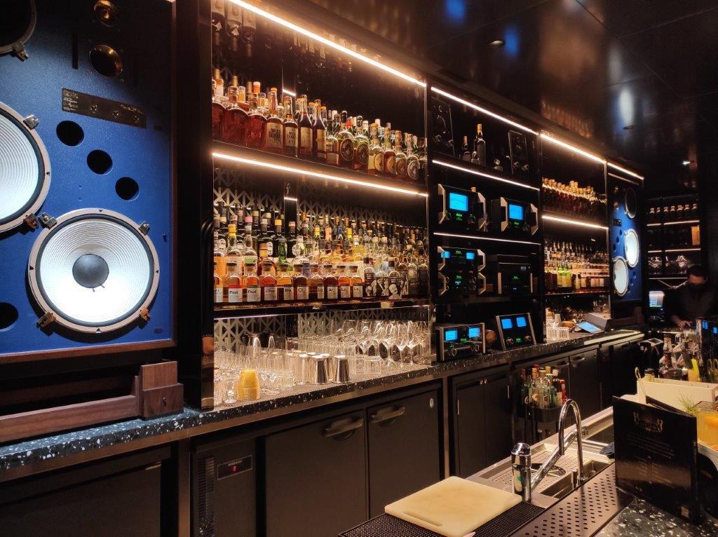 CNY Bar內設有全球僅有三套的特製音箱。(李朗僑攝)