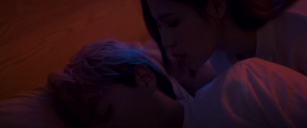 CY跟Winka在MV中挑戰親熱場面。