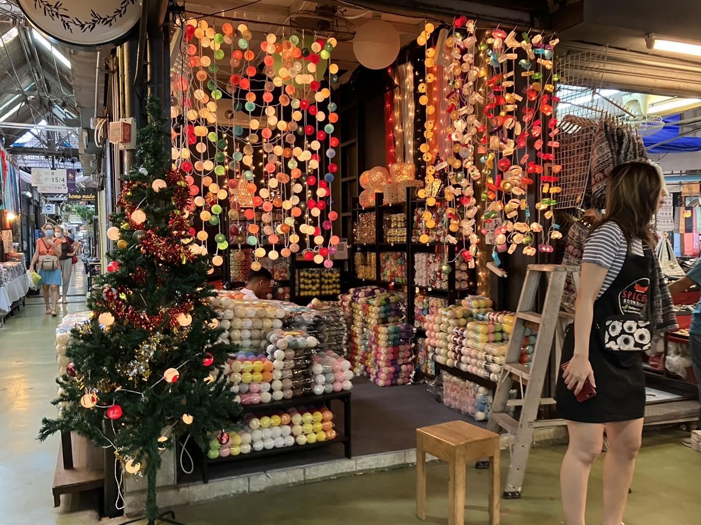 共有約1萬5千個攤檔。