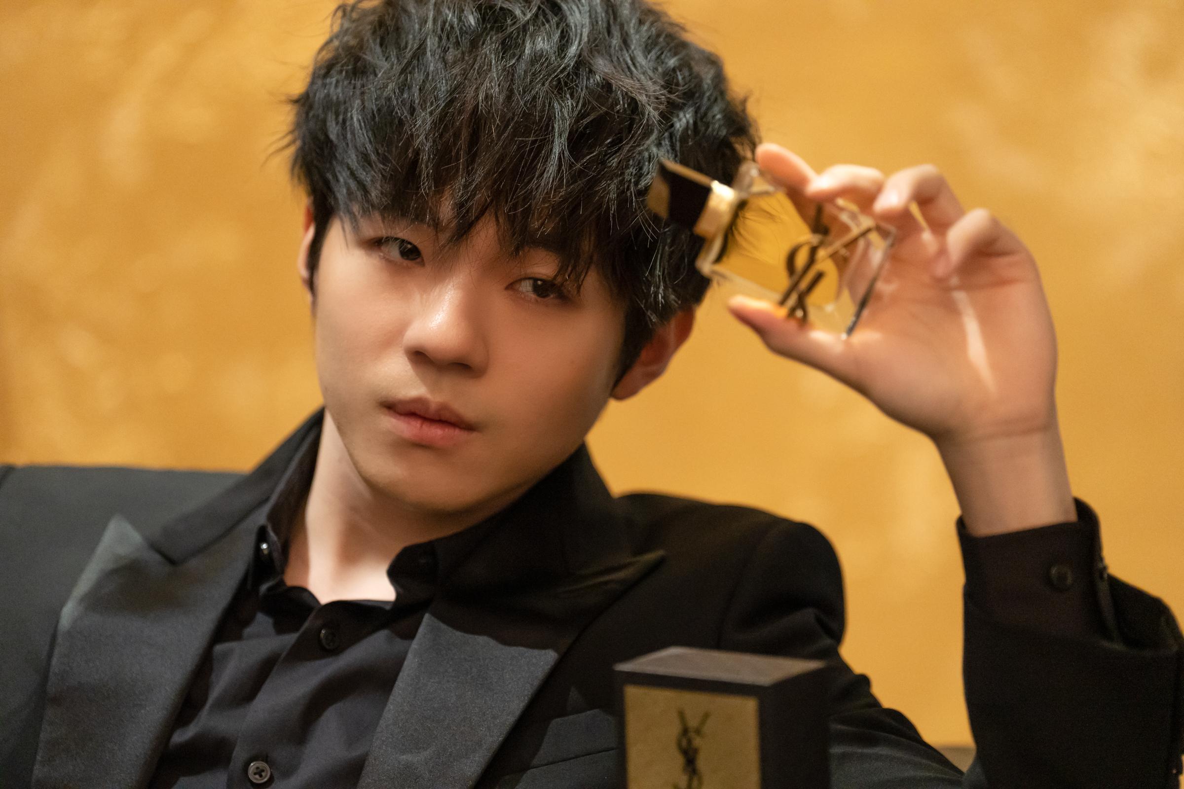 Ian陳卓賢宣傳YSL Beauté的聖誕彩妝系列及香水。