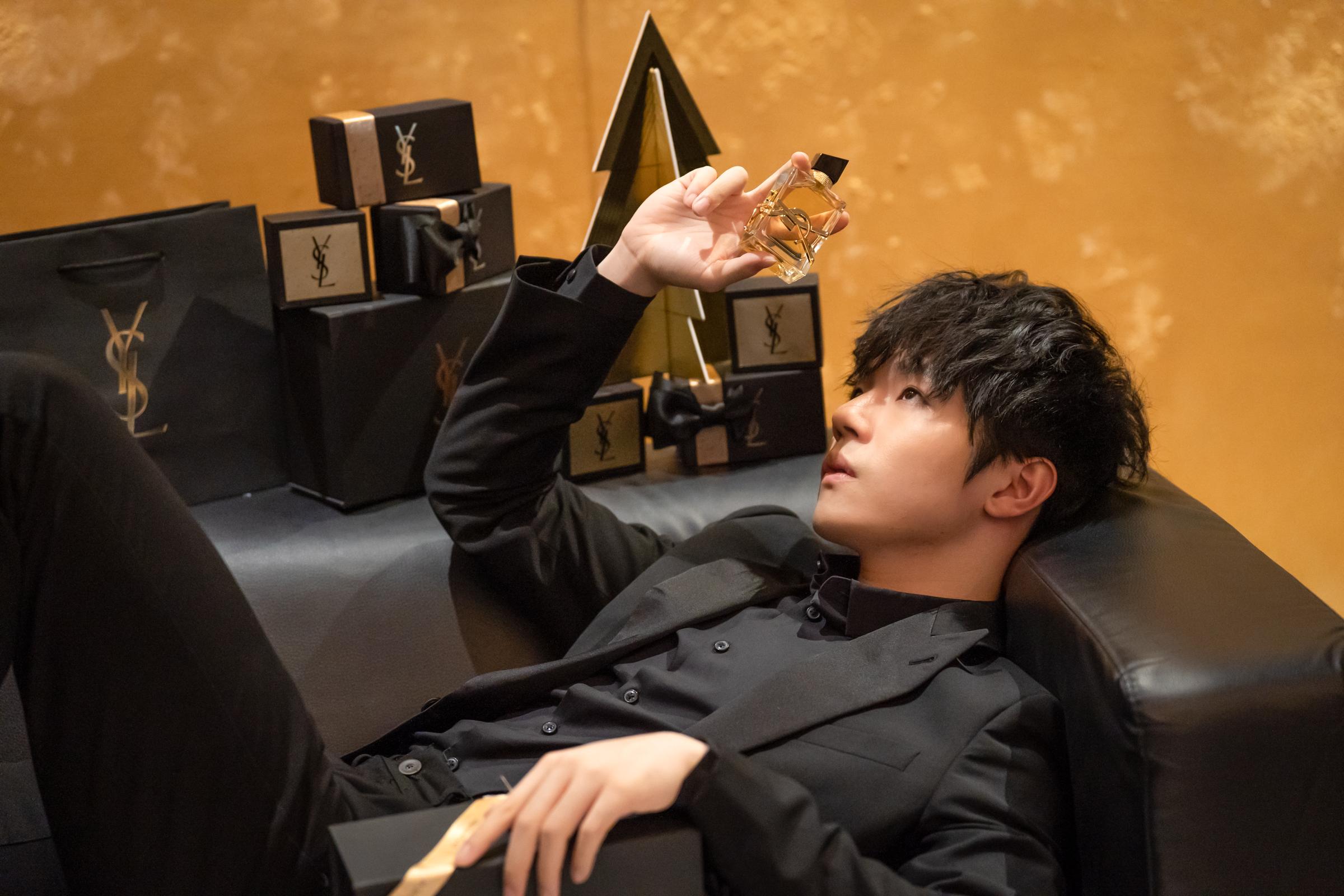 Ian早前休團期間努力創作新歌,希望在不久之後有新作面世,叫一眾hellosss們期待期待。