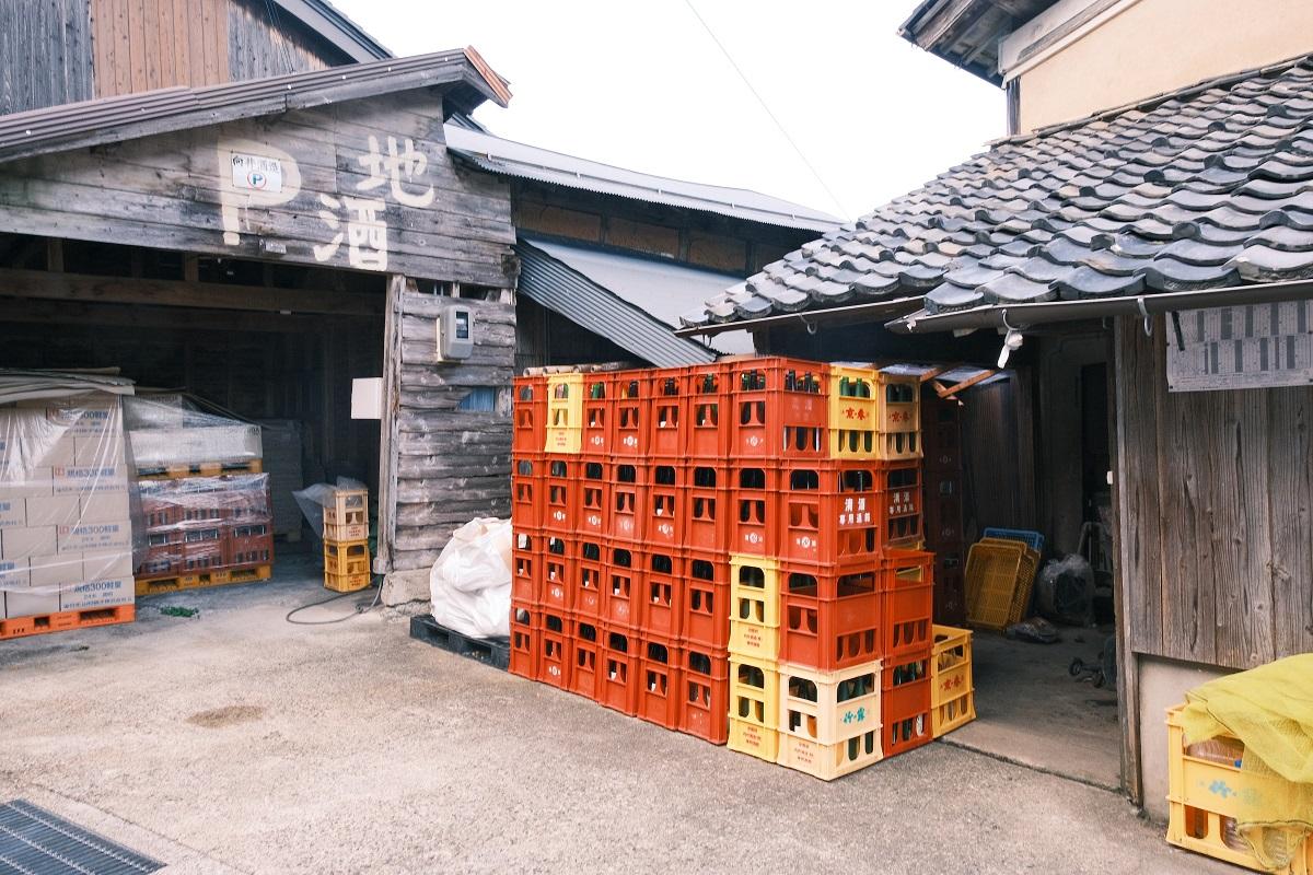 向井酒造自設酒廠,在旁邊亦有零售門市