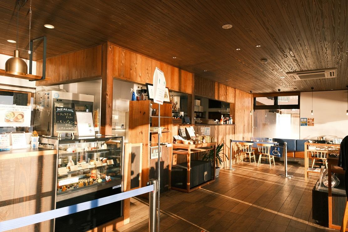 用原木為裝修主調,充滿日劇裡頭海邊小屋的浪漫感覺