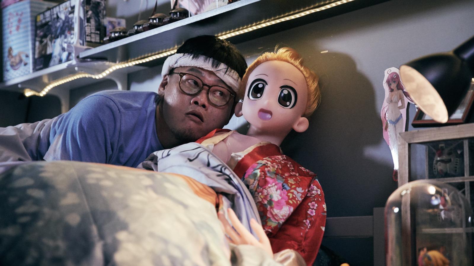 白只在戲中角色龐江,是個動漫是狂熱份子。