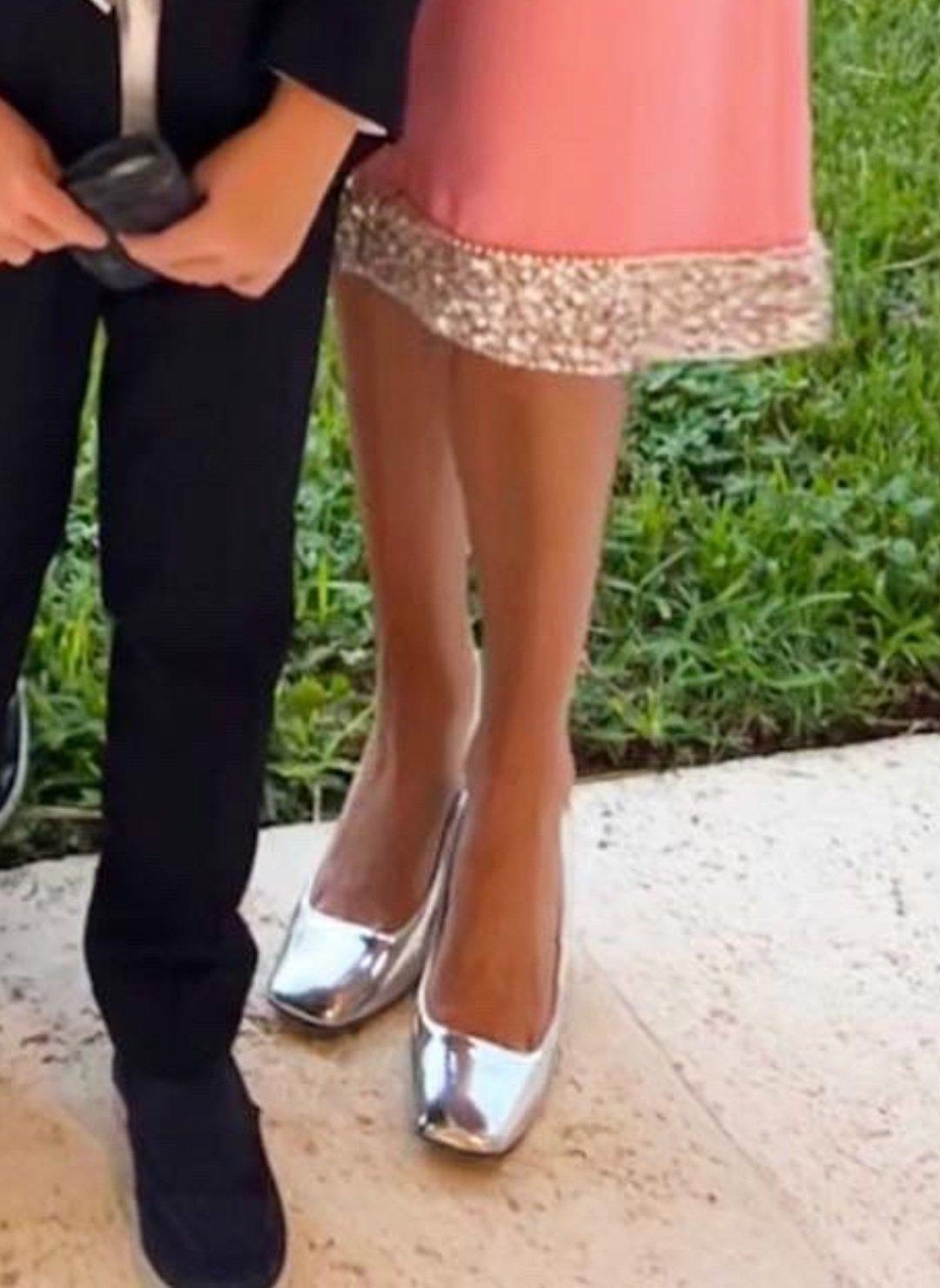 伊萬卡對鞋被指老女似「阿婆鞋」。(互聯網)