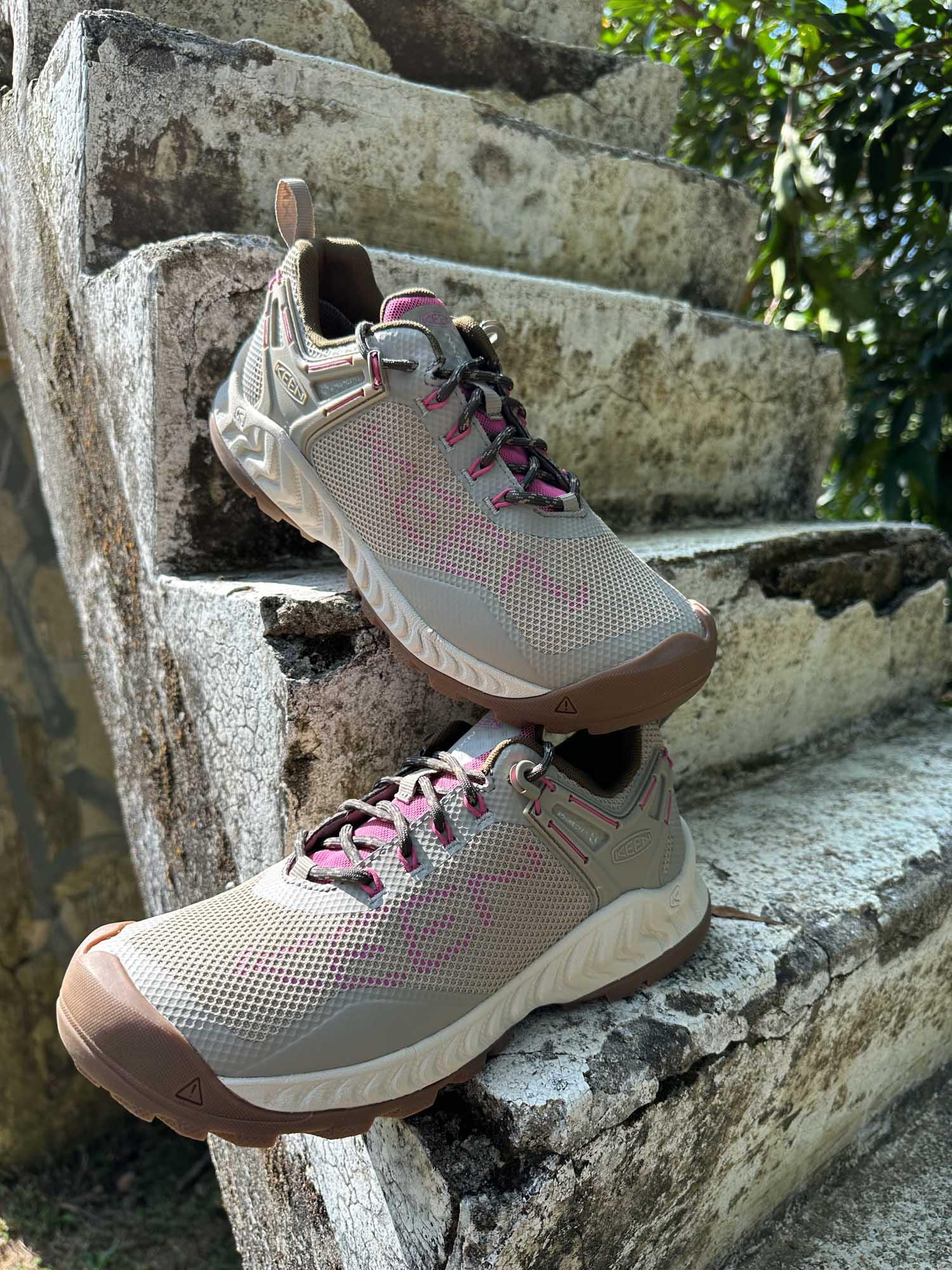 KEEN NXIS EVO WATERPROOF全新 KEEN 195 中底提供超輕巧穿感