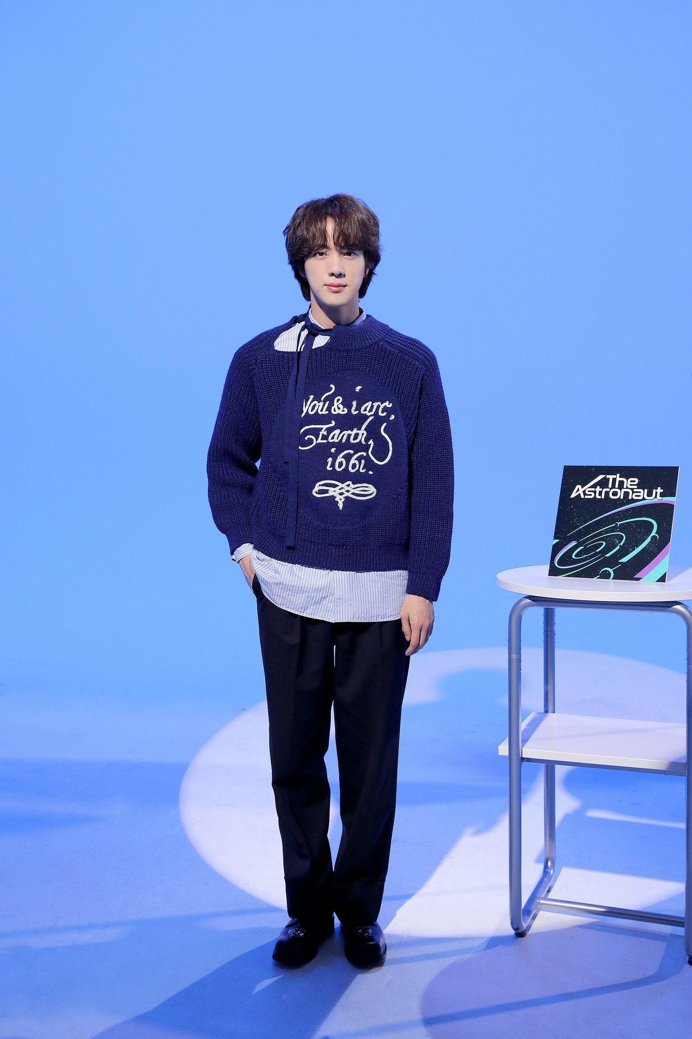 JIN宣布即將入伍,成為BTS首位當兵隊員。