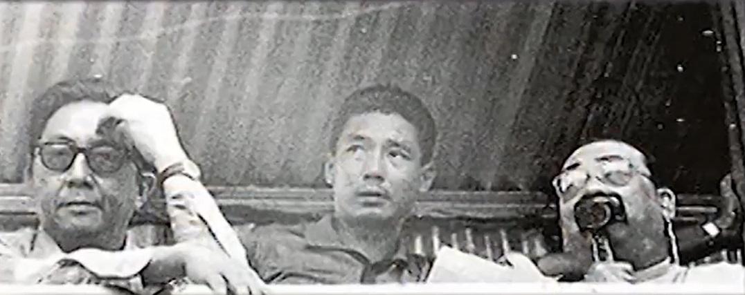 初代講波佬有葉觀楫(右)、盧振煊(左)。(《香港百人》截圖)