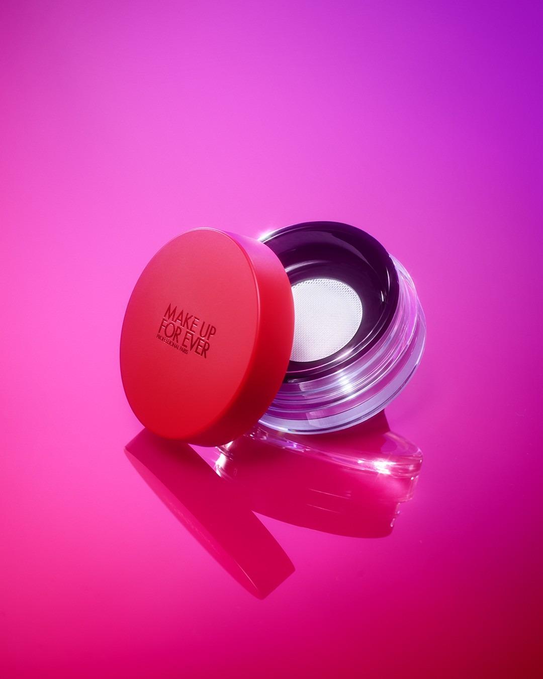 2022聖誕彩妝合集|ULTRA HD 超高清無瑕蜜粉 $330 質感猶如空氣般輕盈柔滑,終極霧化柔焦效果,修飾所有細紋毛孔等瑕疵,適合任何膚色於不同場合使用。