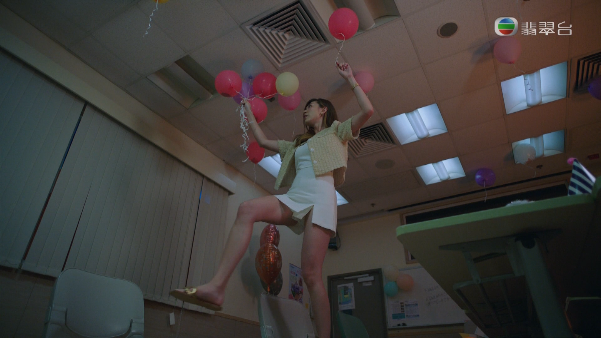 網民指這個畫面令人想入非非。