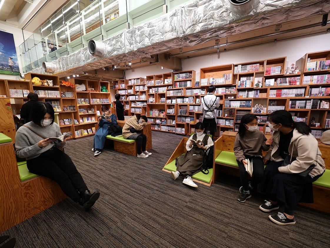 「漫畫‧輕小說圖書館」,收藏3萬多本漫畫及童書,全部任睇。