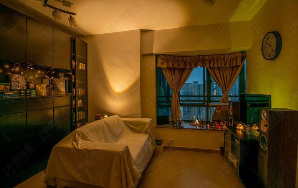 單位裝修新淨,間隔實用,望開揚遠樓景和山景。(代理提供)