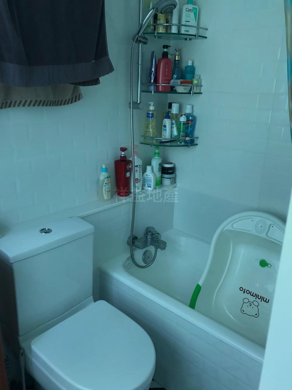 浴室裝修企理整潔。(代理提供)