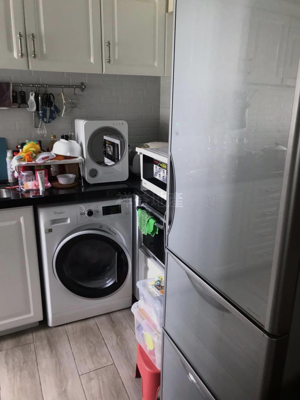 廚房配套簇新齊全。(代理提供)