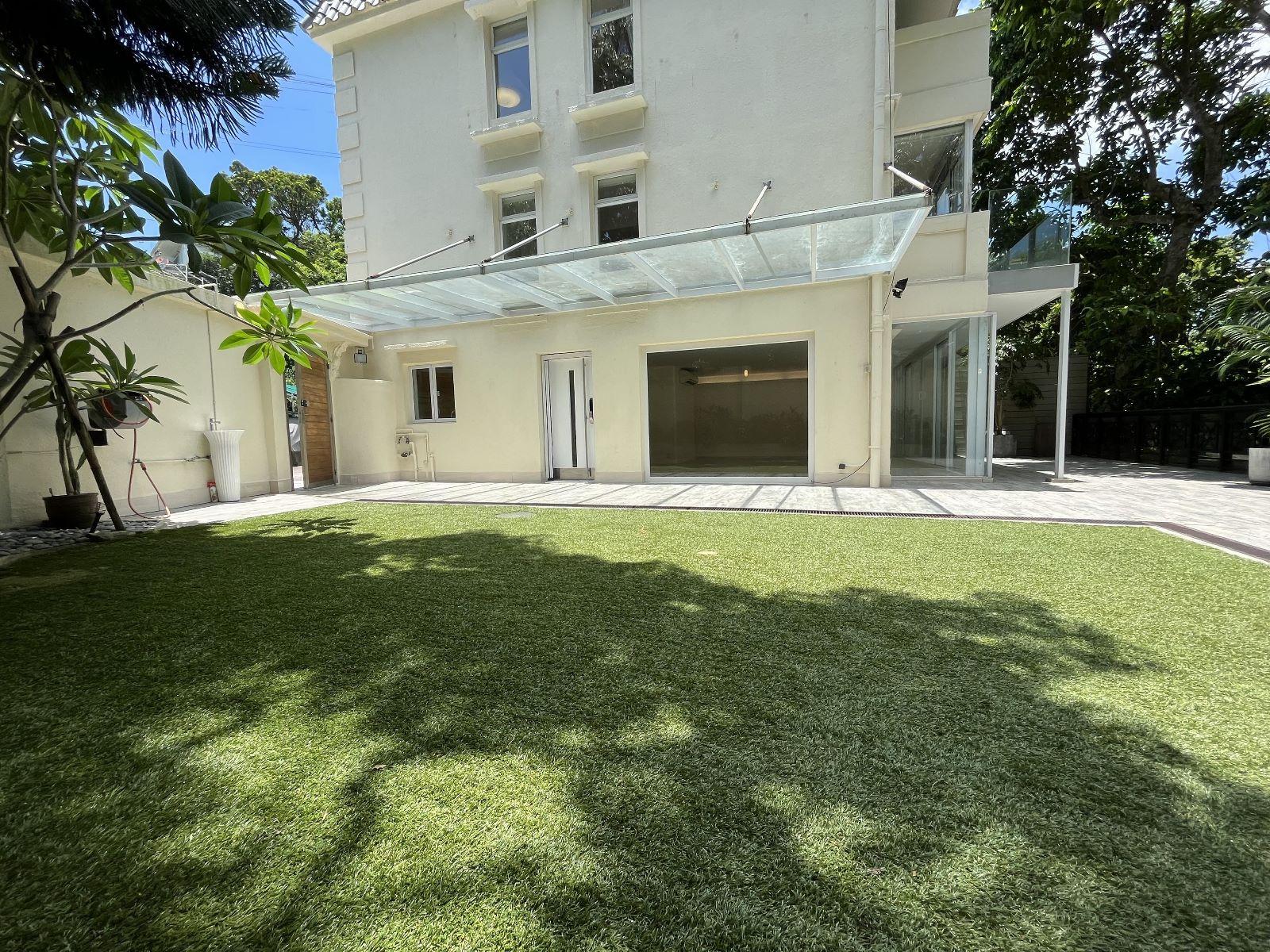 物業四周環境清靜,私隱度極高,難怪被心悠BB睇中,豪擲2千多萬上車做業主。(代理提供)