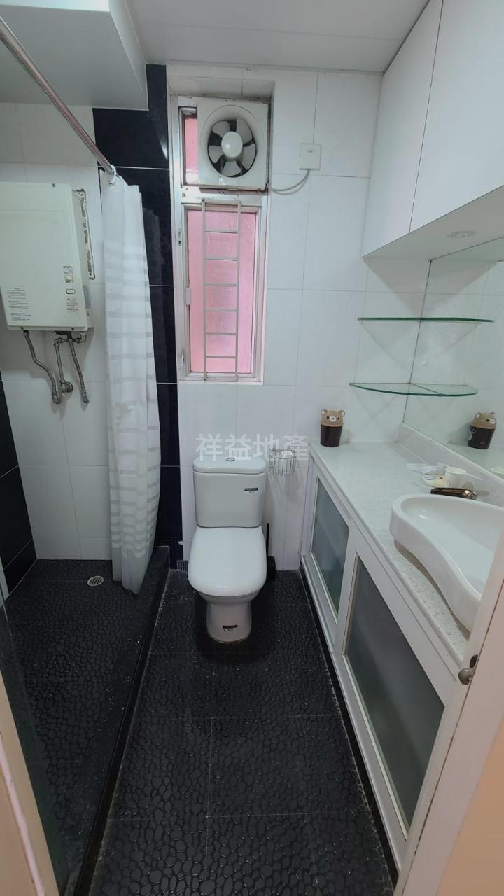 浴室裝修尚算新淨。(代理提供)