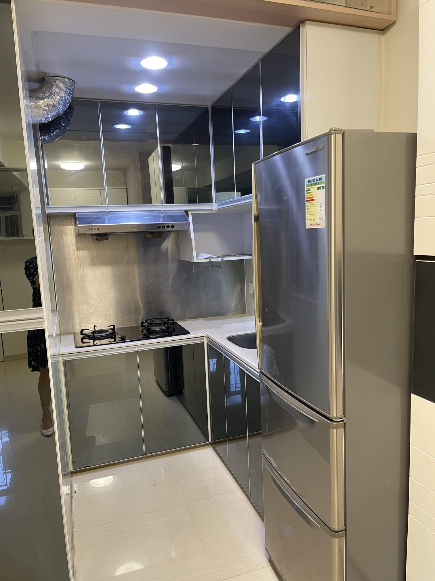 廚房乾淨簇新,基本配套齊全。(代理提供)