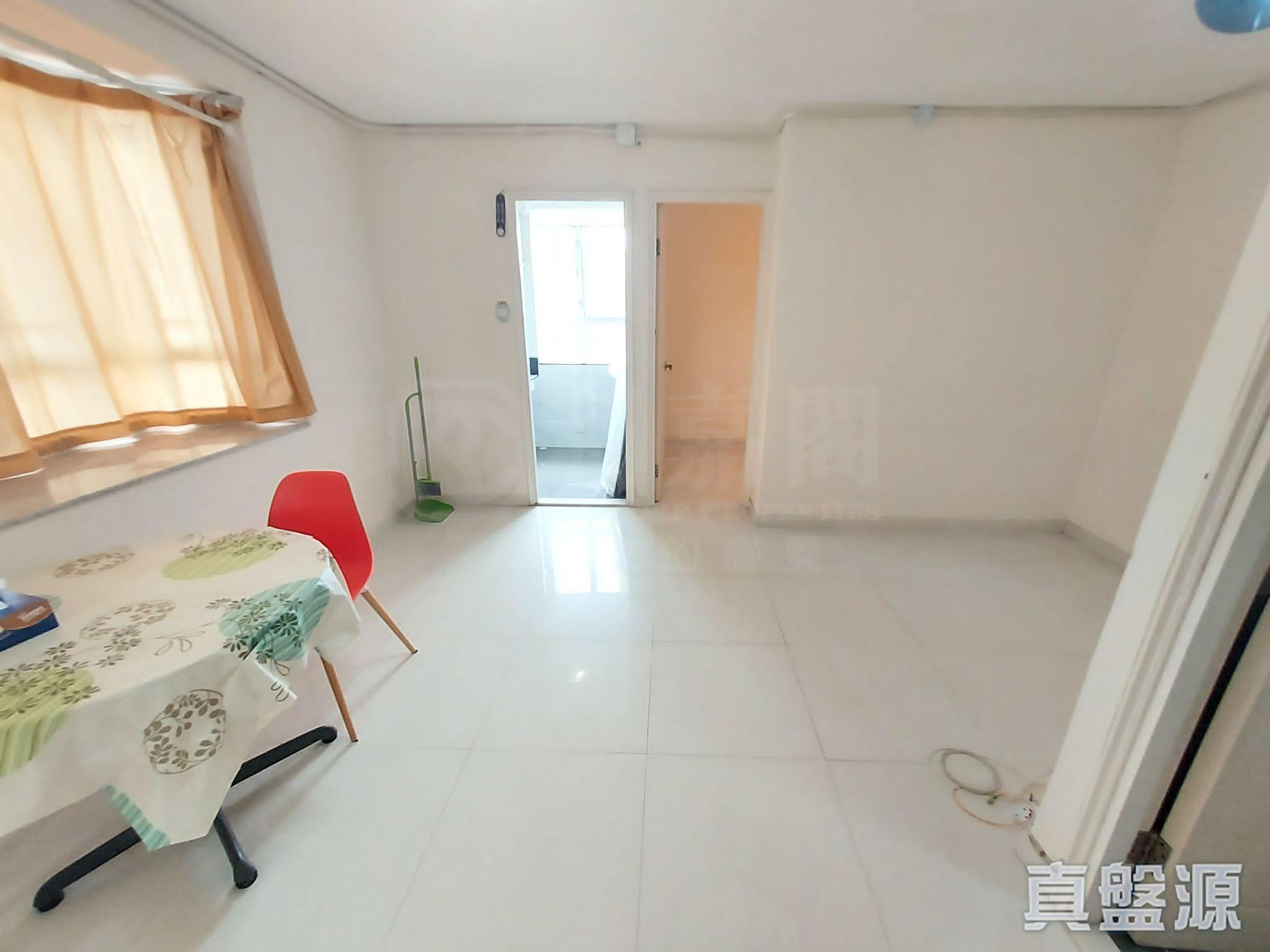 單位為改則一房,L型大廳間隔闊落。(代理提供)