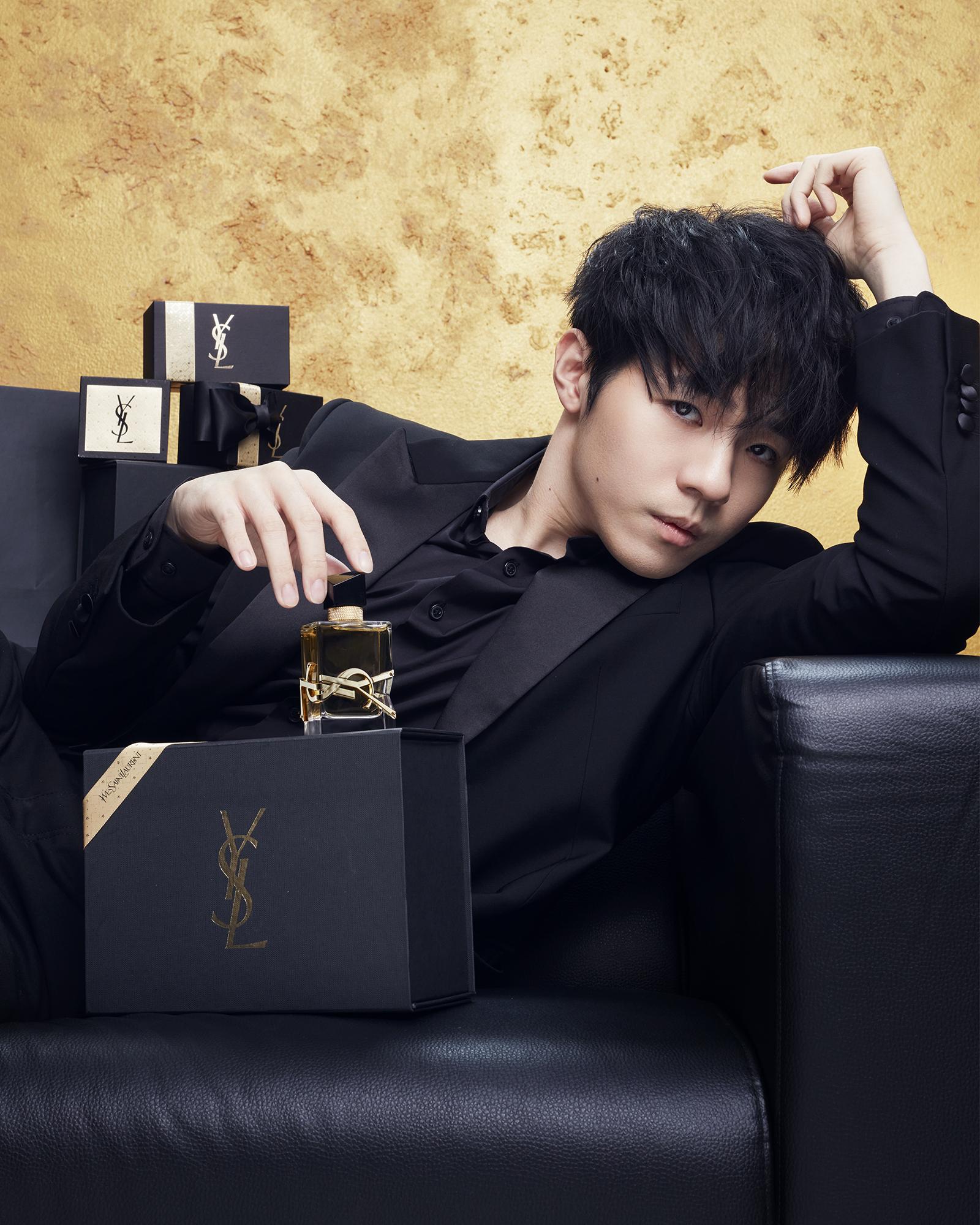Ian陳卓賢宣傳YSL Beauté的聖誕彩妝系列及香水。