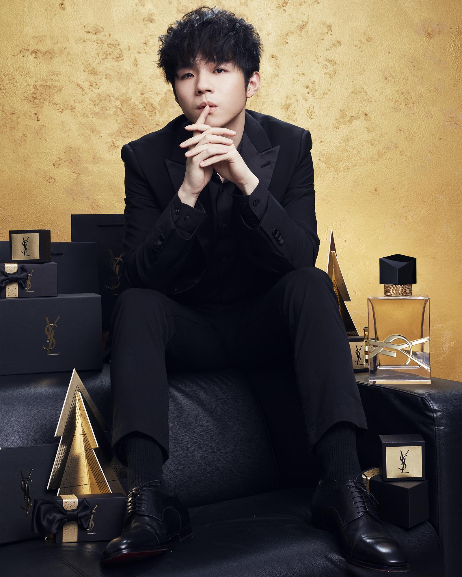 Ian陳卓賢宣傳YSL Beauté的聖誕彩妝系列及香水。