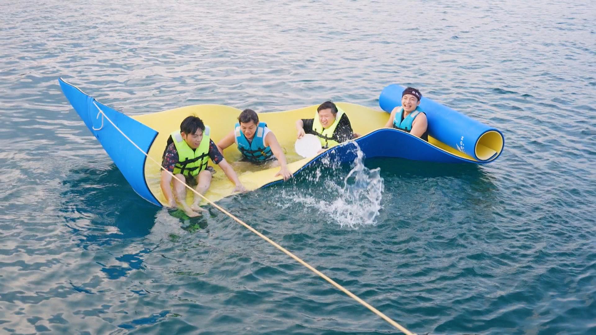 ERROR難得齊人出海,當然要落水玩水上活動。