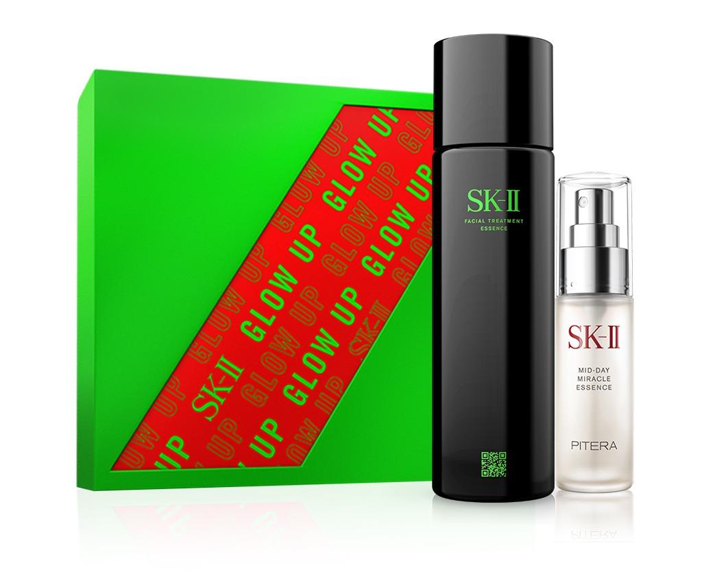 SK-II HyperFestive 節日限定版禮盒套裝 $1,630 (價值$2,120):包括節日限定版神仙水(活力紅、亮光綠或亮麗黑),以及日間奇蹟精華50ml。
