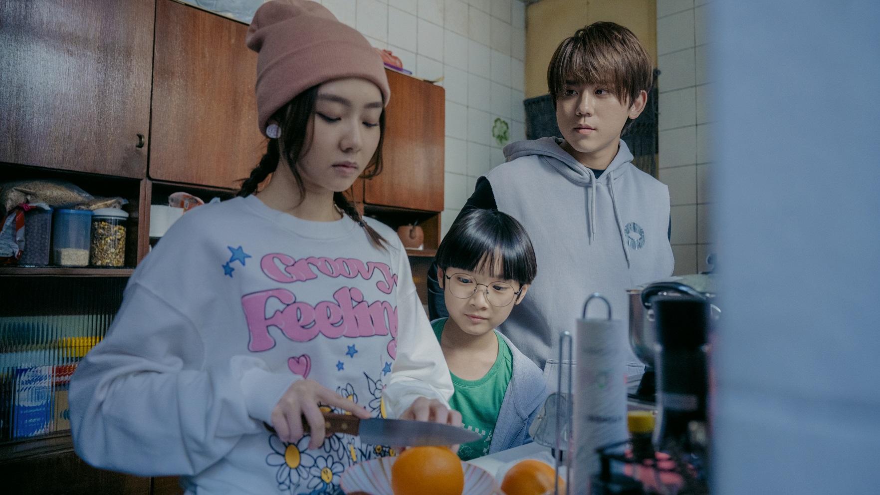 姜濤演的阿孝漸被河馬(葛綽瑤飾)所感動。