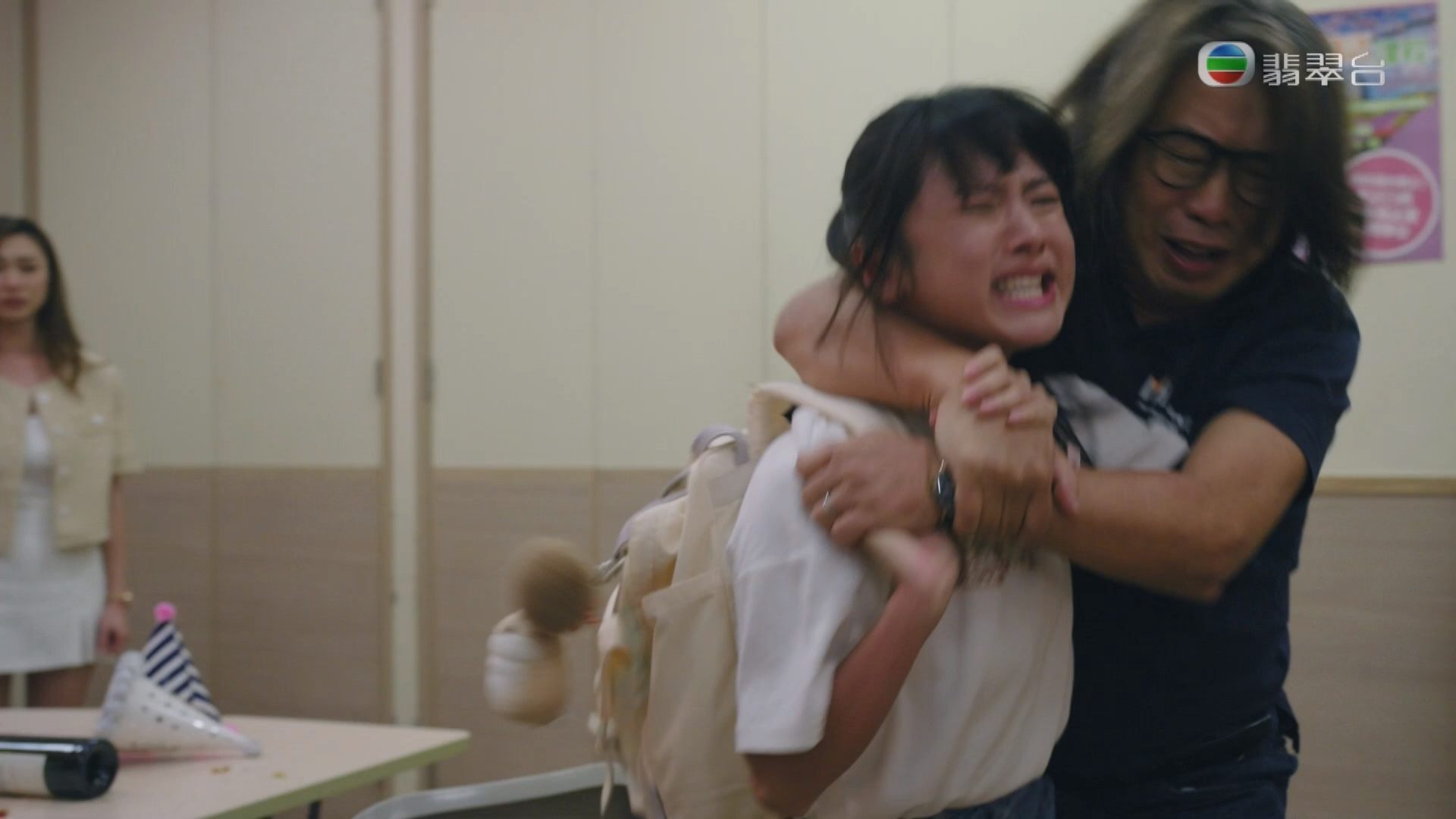 羅毓儀見到爸爸林敏驄與校長黃嘉雯親吻,感到晴天霹靂。