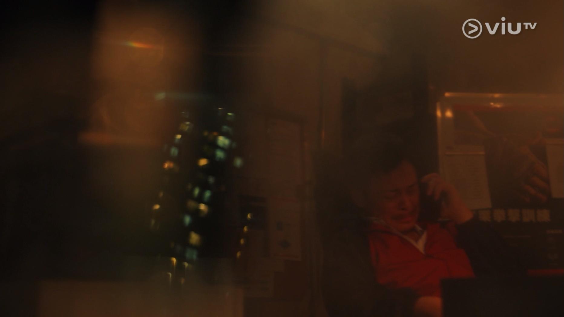 向來冷淡對待拳手生死的魯堅,一句「我好兄弟阿就走咗」後,終於情緒失控。