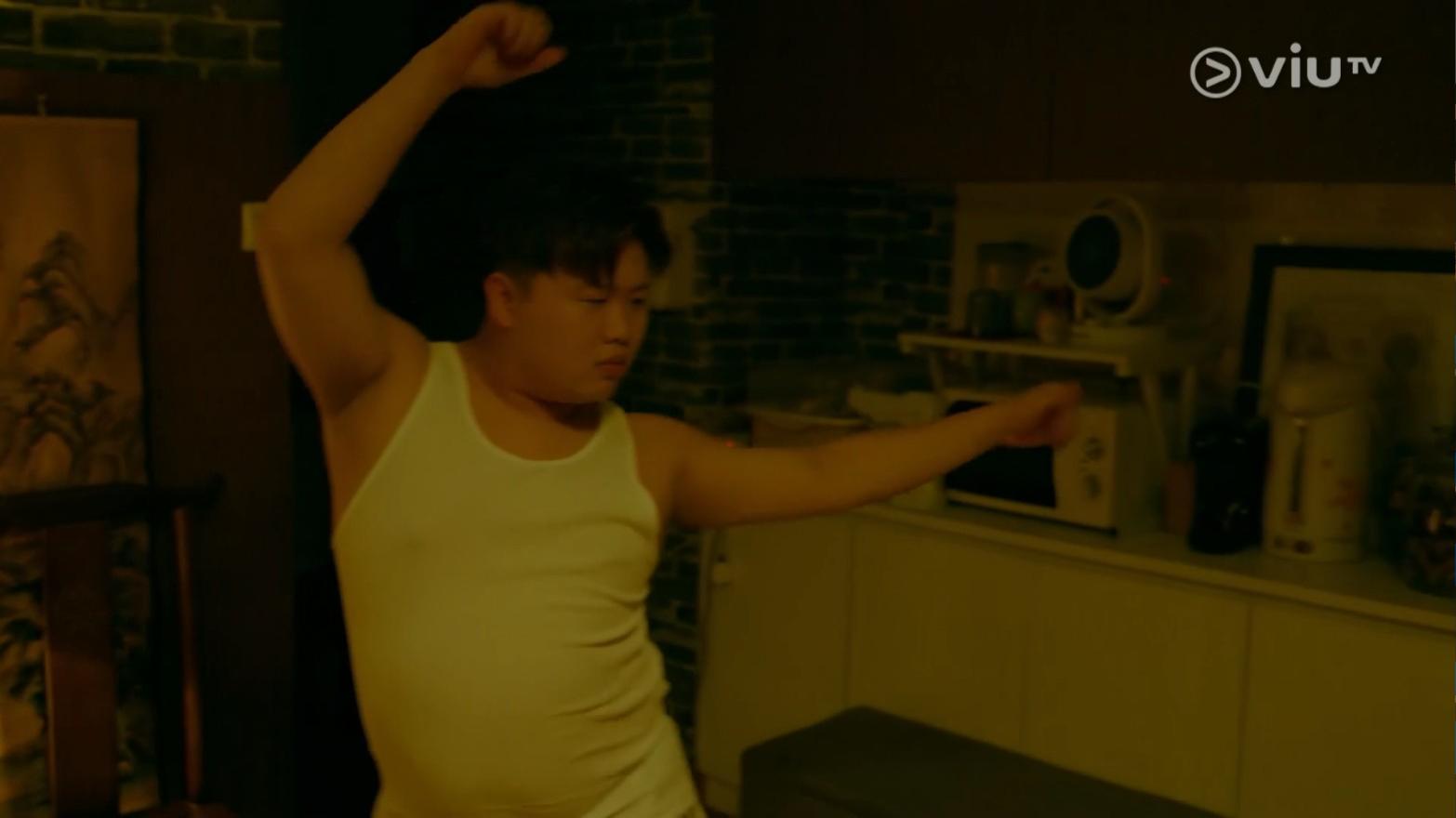 肥仔暫到「河馬」葛綽瑤的中醫館暫住。