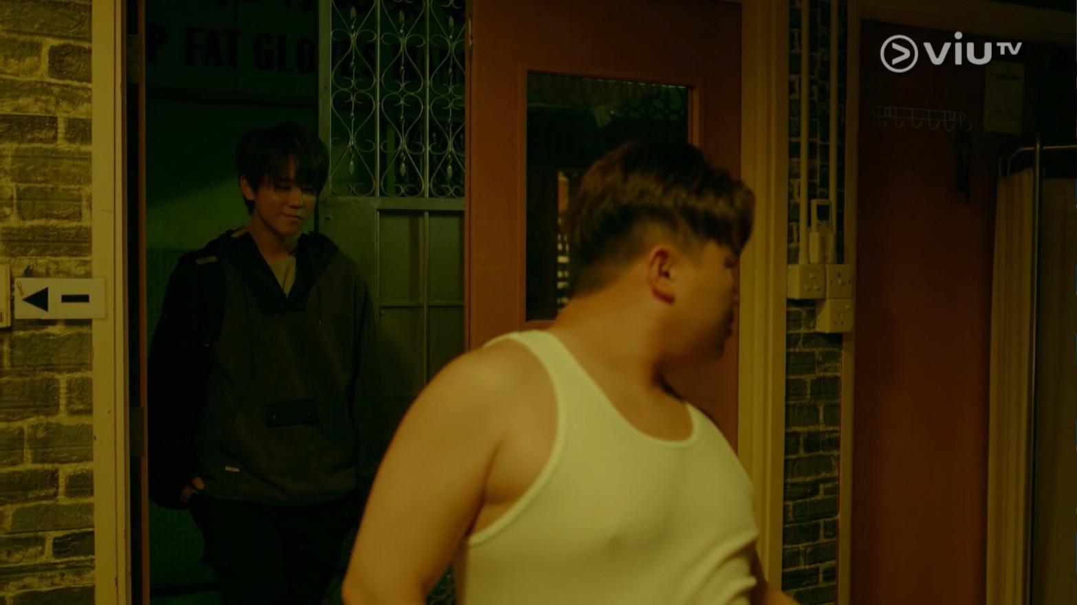 肥仔暫到「河馬」葛綽瑤的中醫館暫住。