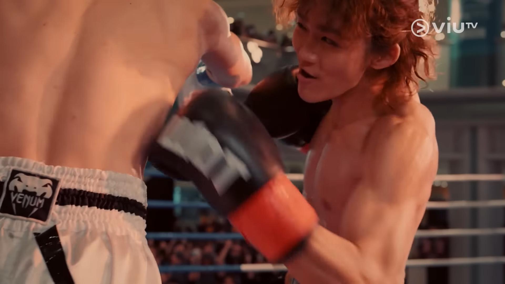 袁天就在第四回合,被井澤魂連番重擊。