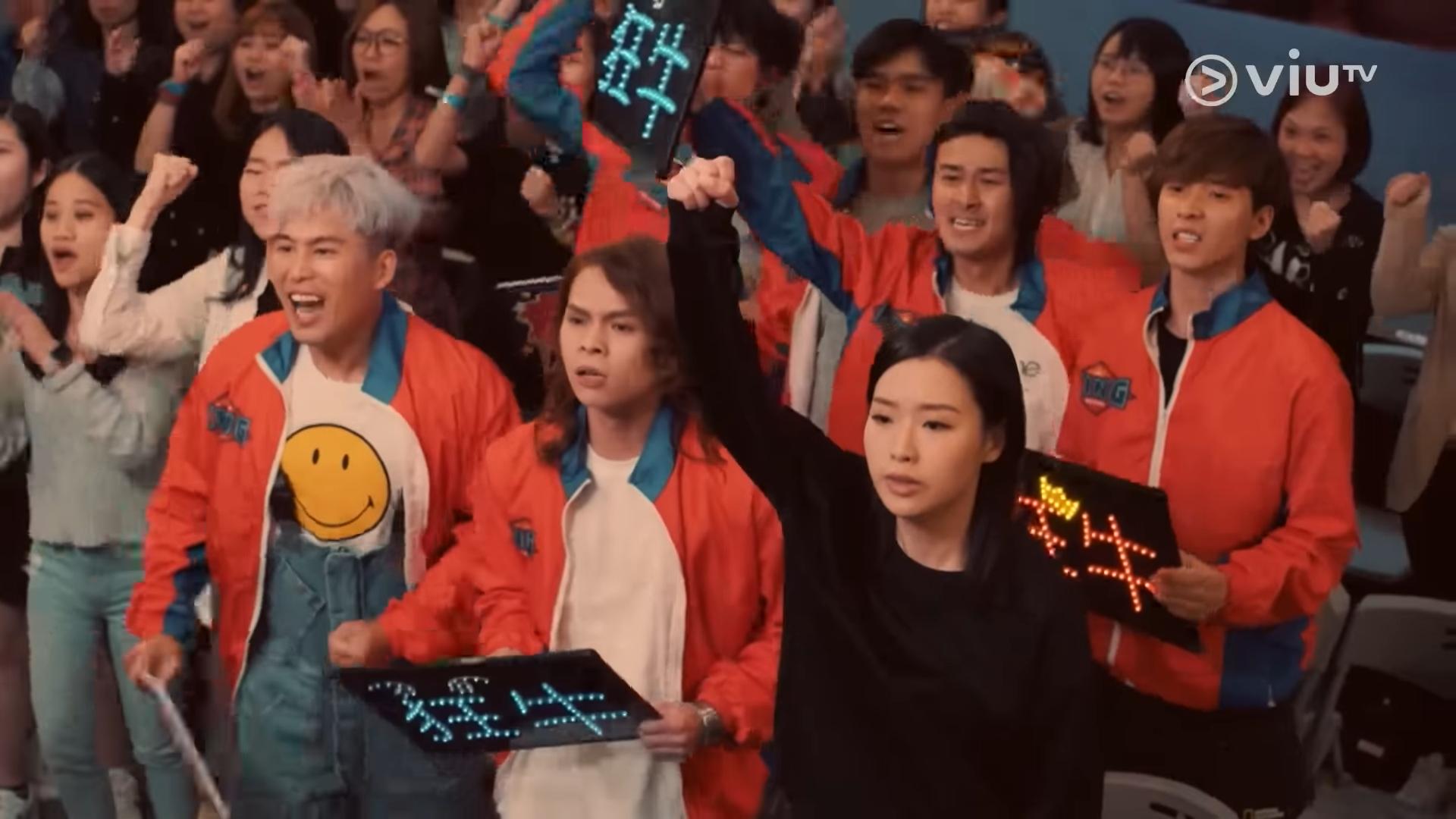 太太和眾師兄弟呼喚袁天就站起來。