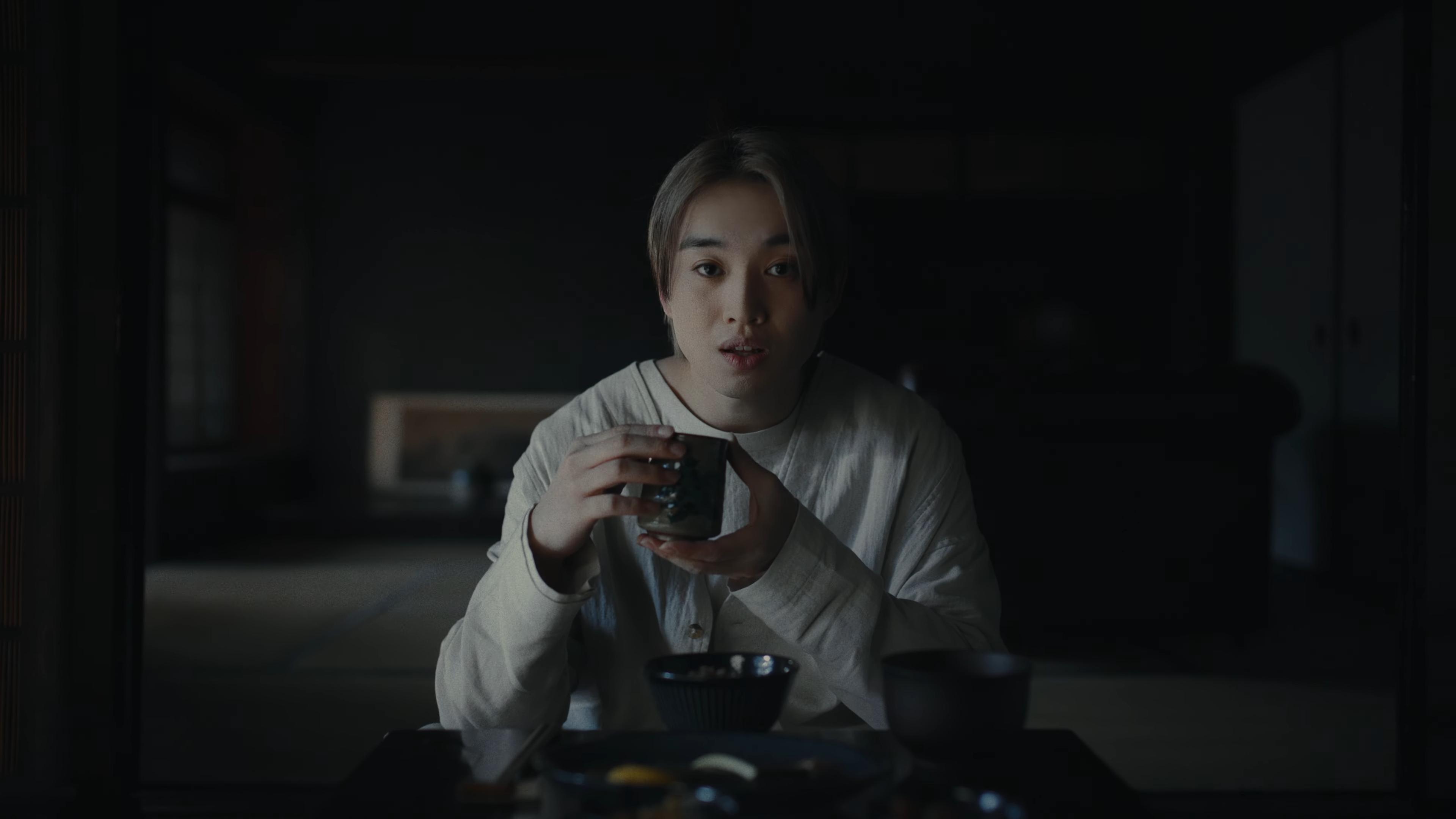 Jer演的男主角幻想著與女主角吃飯。