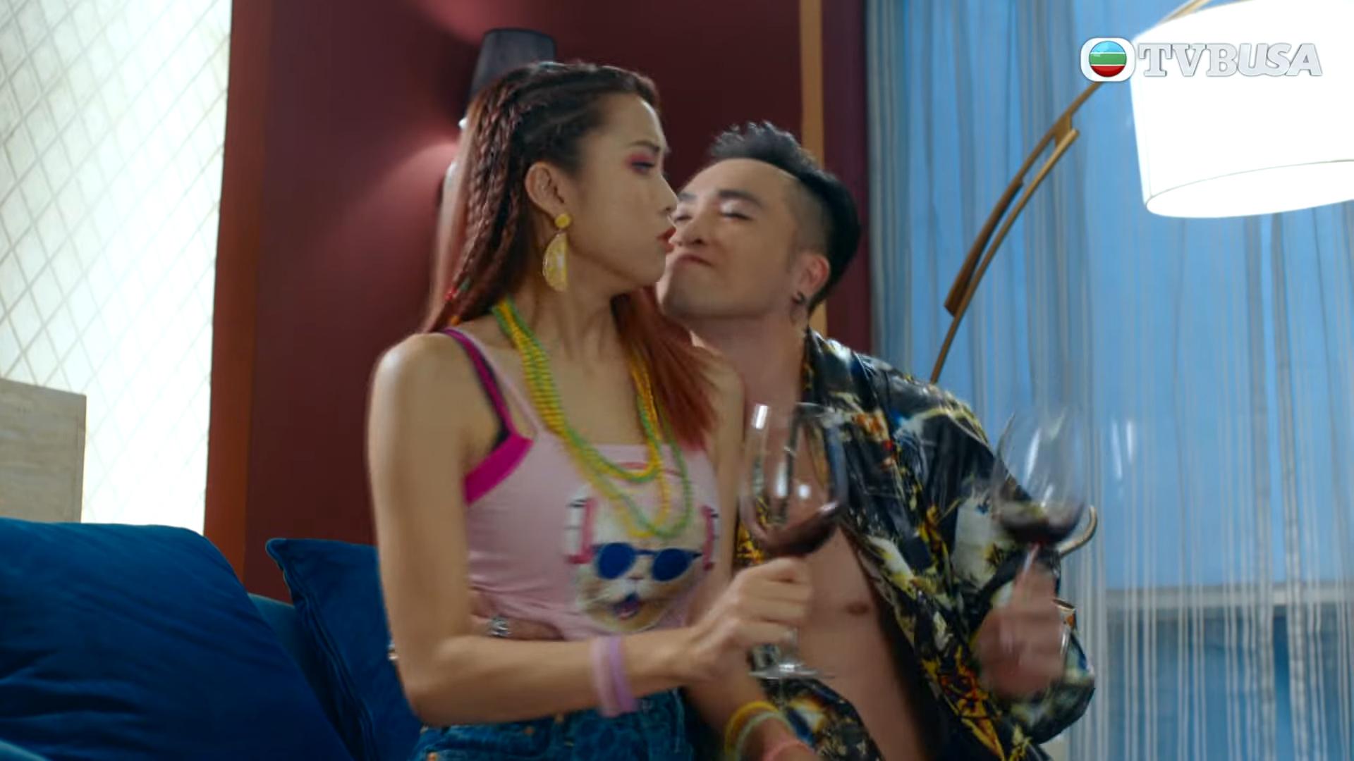 劉穎鏇演的Open 姐被困在房裡遭侵犯。