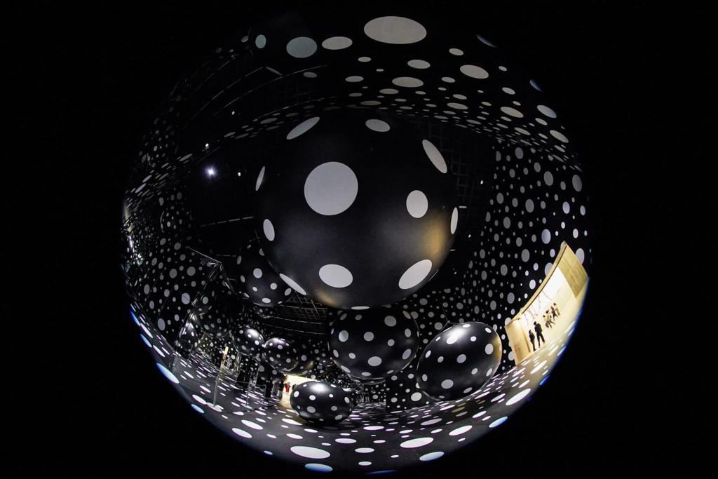 「草間彌生:一九四五年至今」