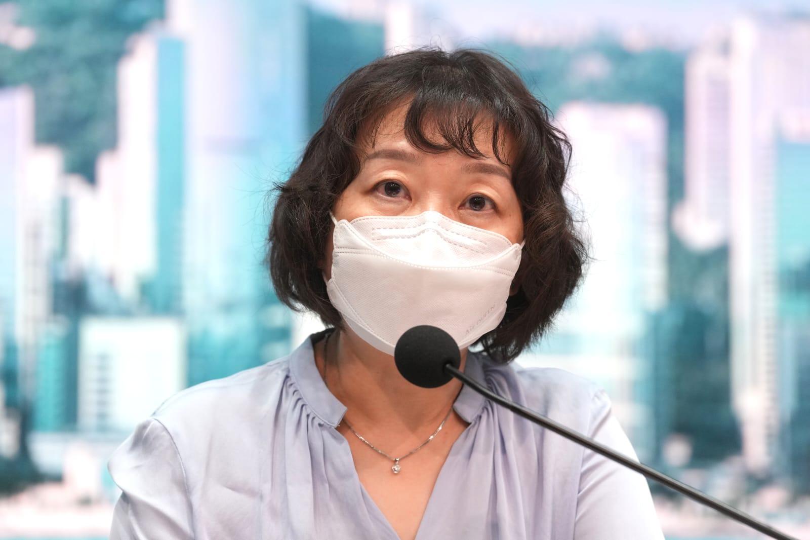 疫苗通行證|超市街市髮型屋不再主動查核 政府轄下露營設施重開。(陳奕釗攝)