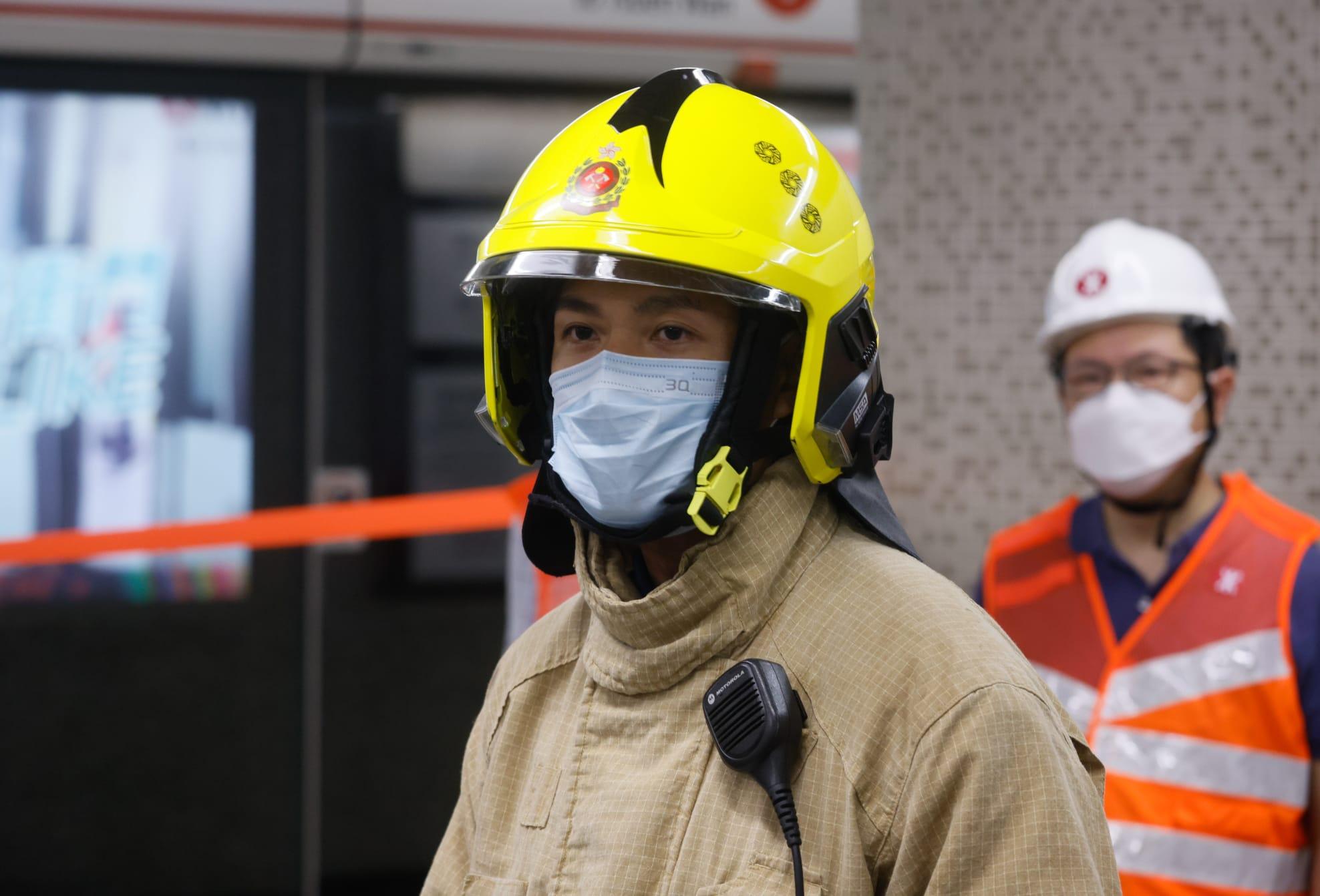 消防交代油麻地站列車事故。(蘇文傑攝)