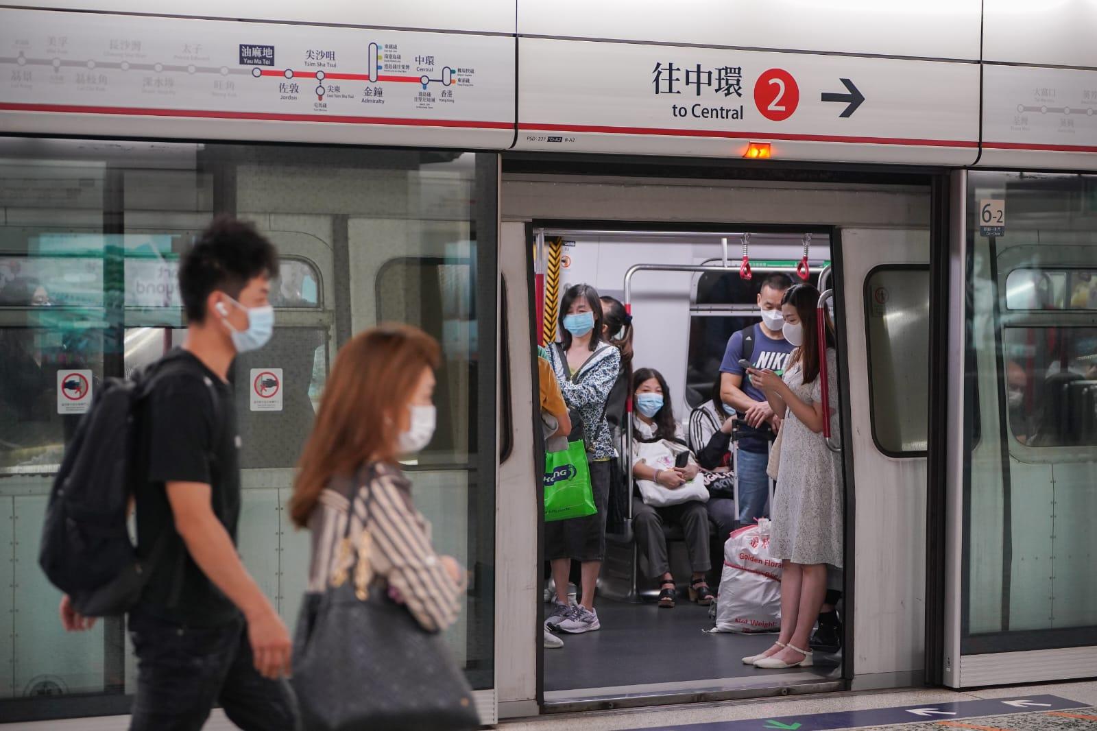 港鐵出軌甩門|荃灣綫列車服務今早回復正常 乘客:喜出望外