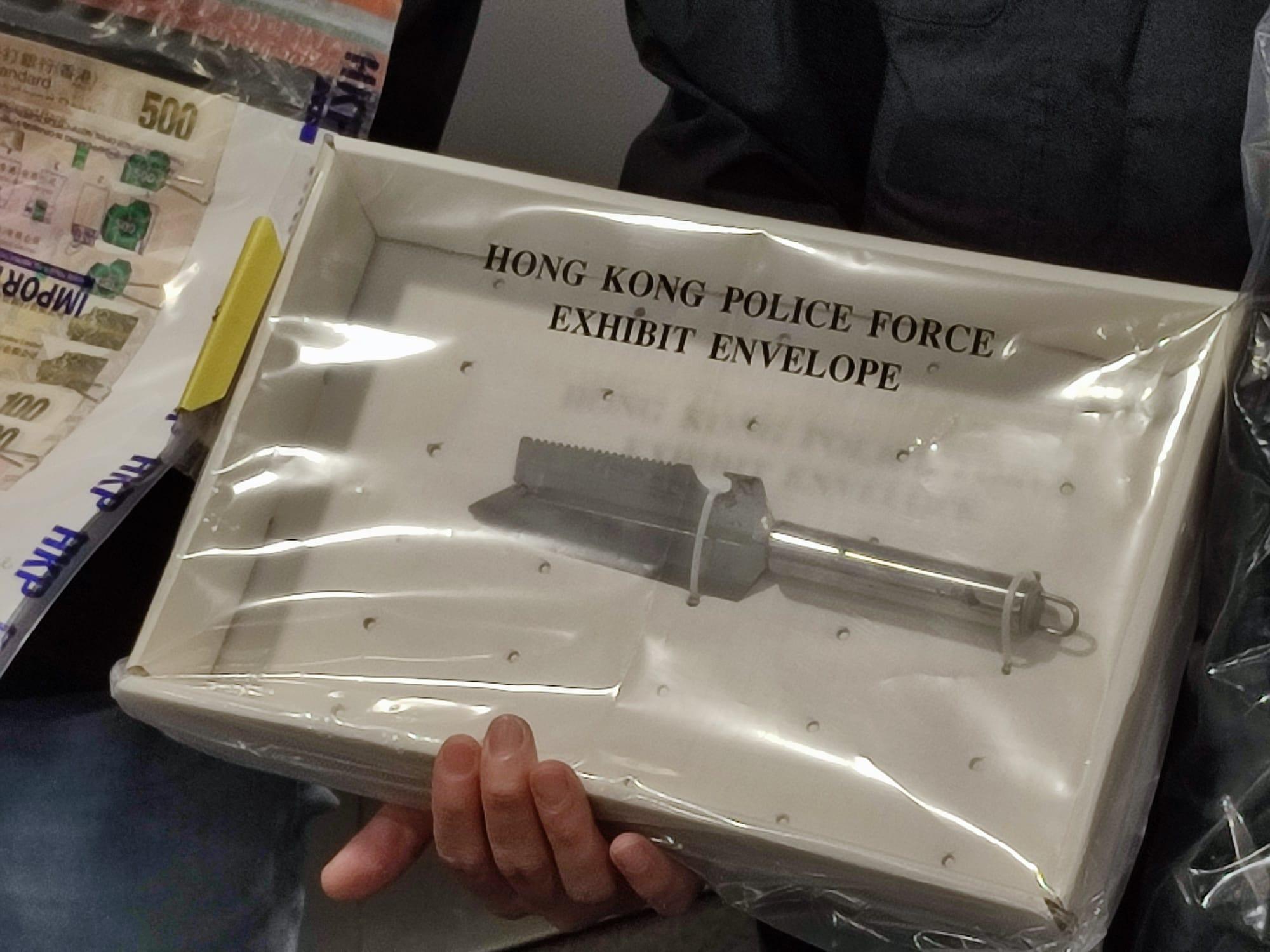 警拘兩男連環打劫妓女 兩鳳姐共失2.9萬。(鍾式明攝)