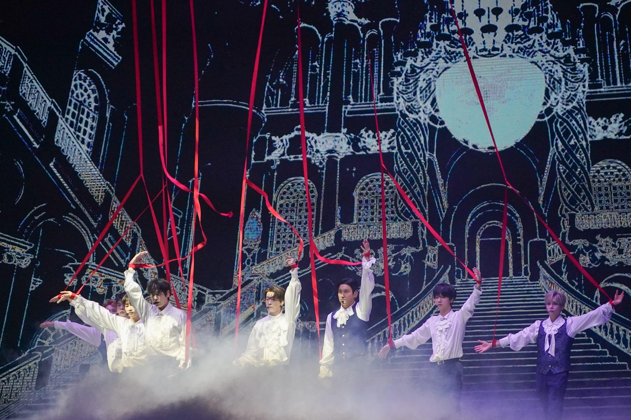 Super Junior演唱會的舞台燈光與舞步設計有心思,效果很震撼。