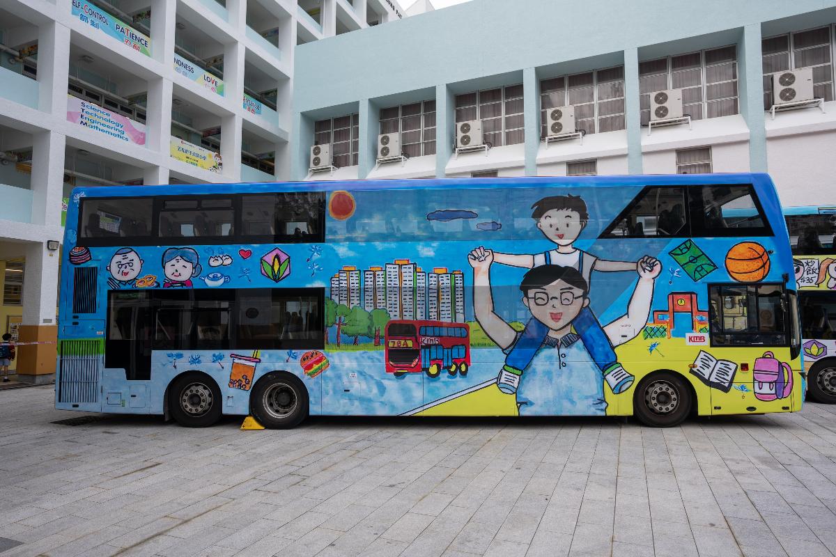 「Queen's Bus巴士車身設計比賽」三甲作品會以巴士車身廣告形式,展出於行駛北區路線的巴士,圖為季軍作品。(九巴提供)