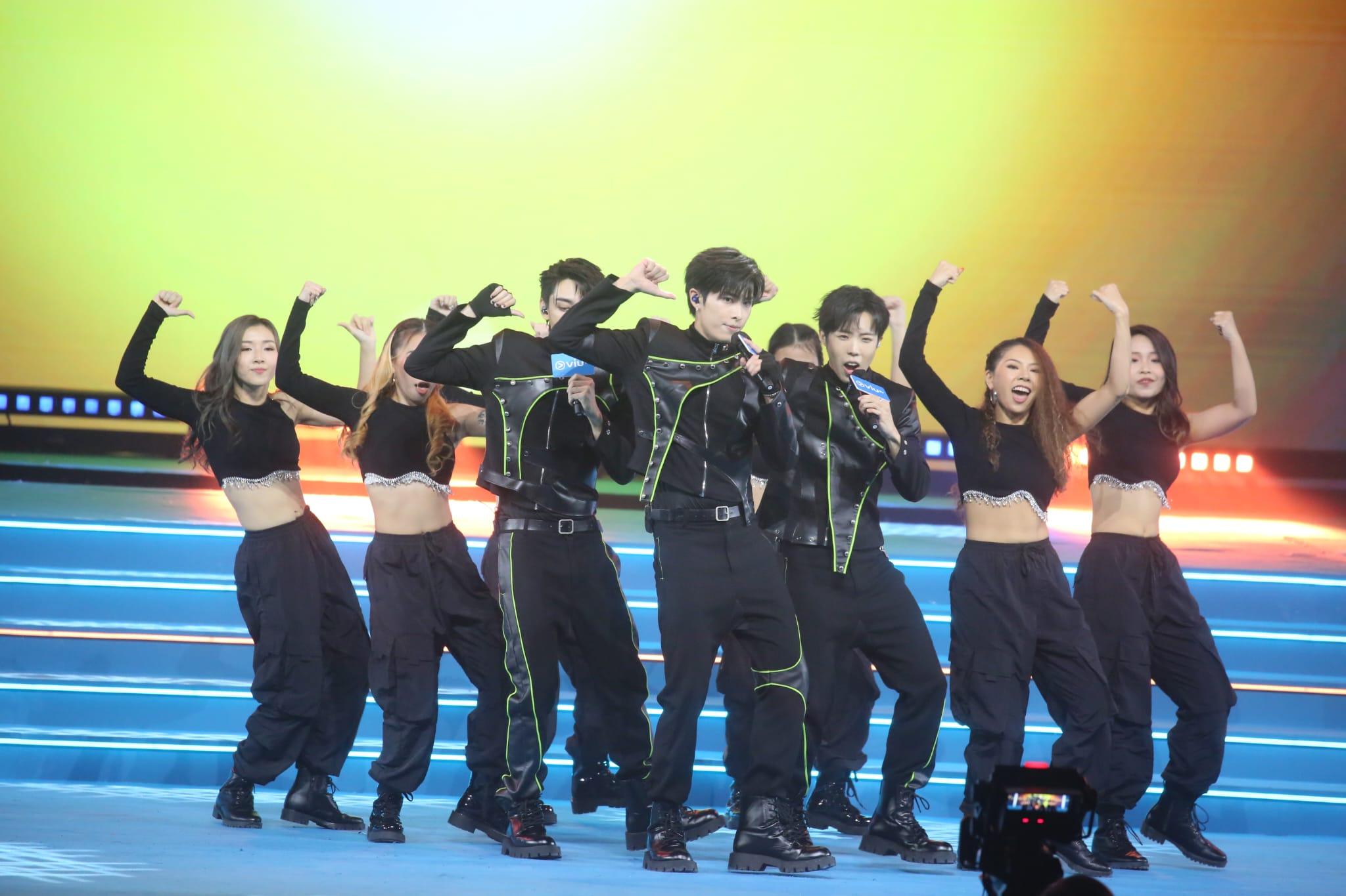 P1X3L跳唱《This Is How We Roll》。