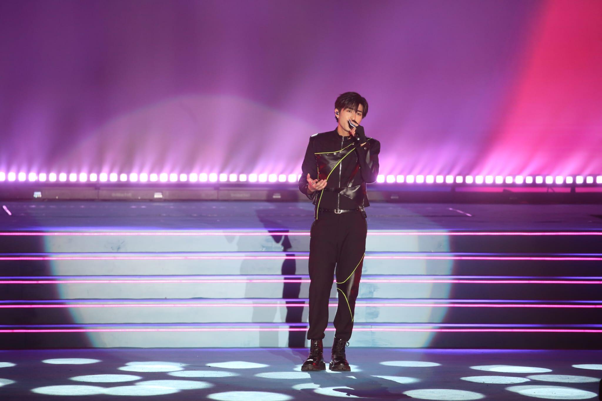 Phoebus唱新歌《Close Friend》 。