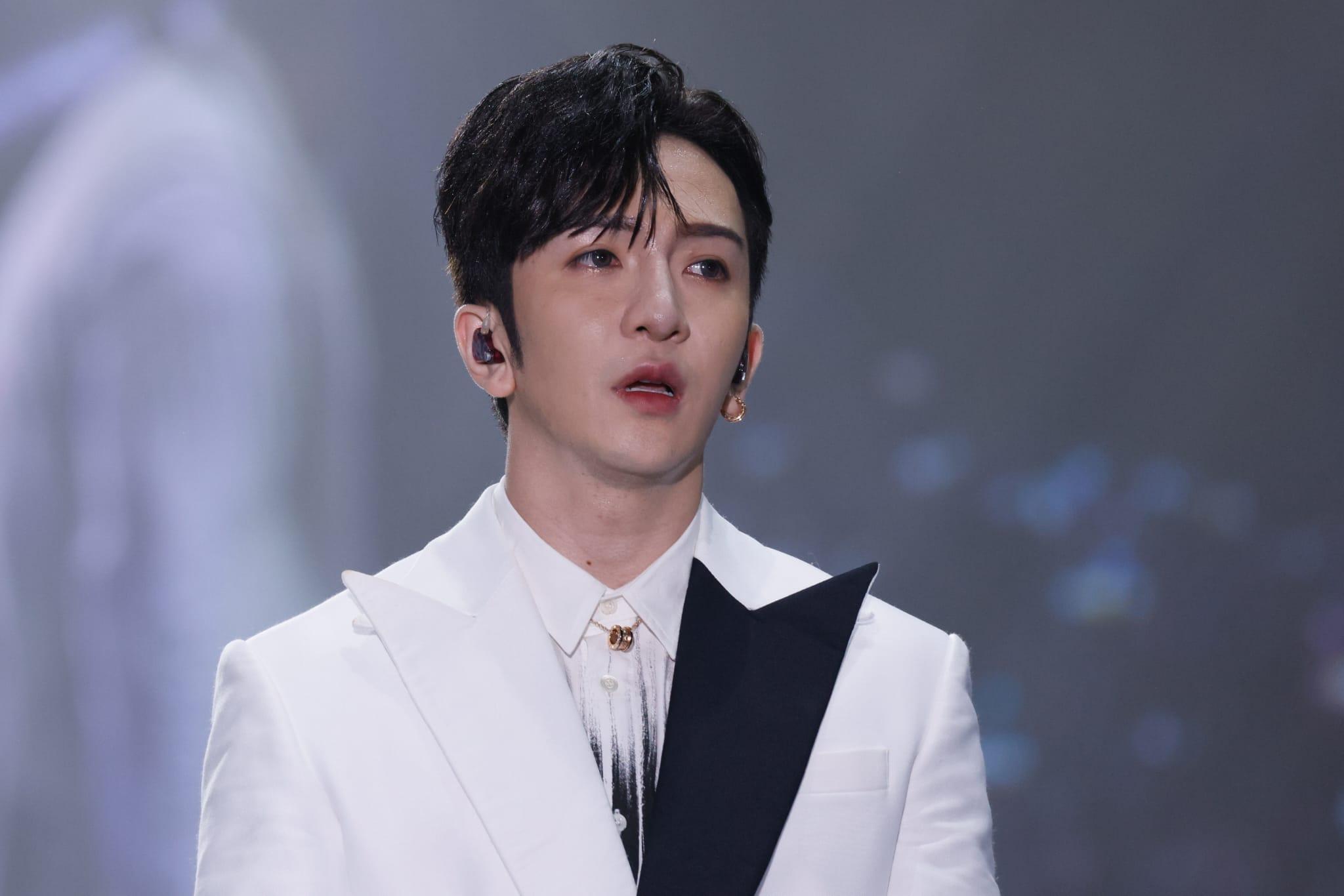 Anson Lo在《第四屆KKBOX香港風雲榜》演唱《We all are》時情緒激動。(資料圖片)