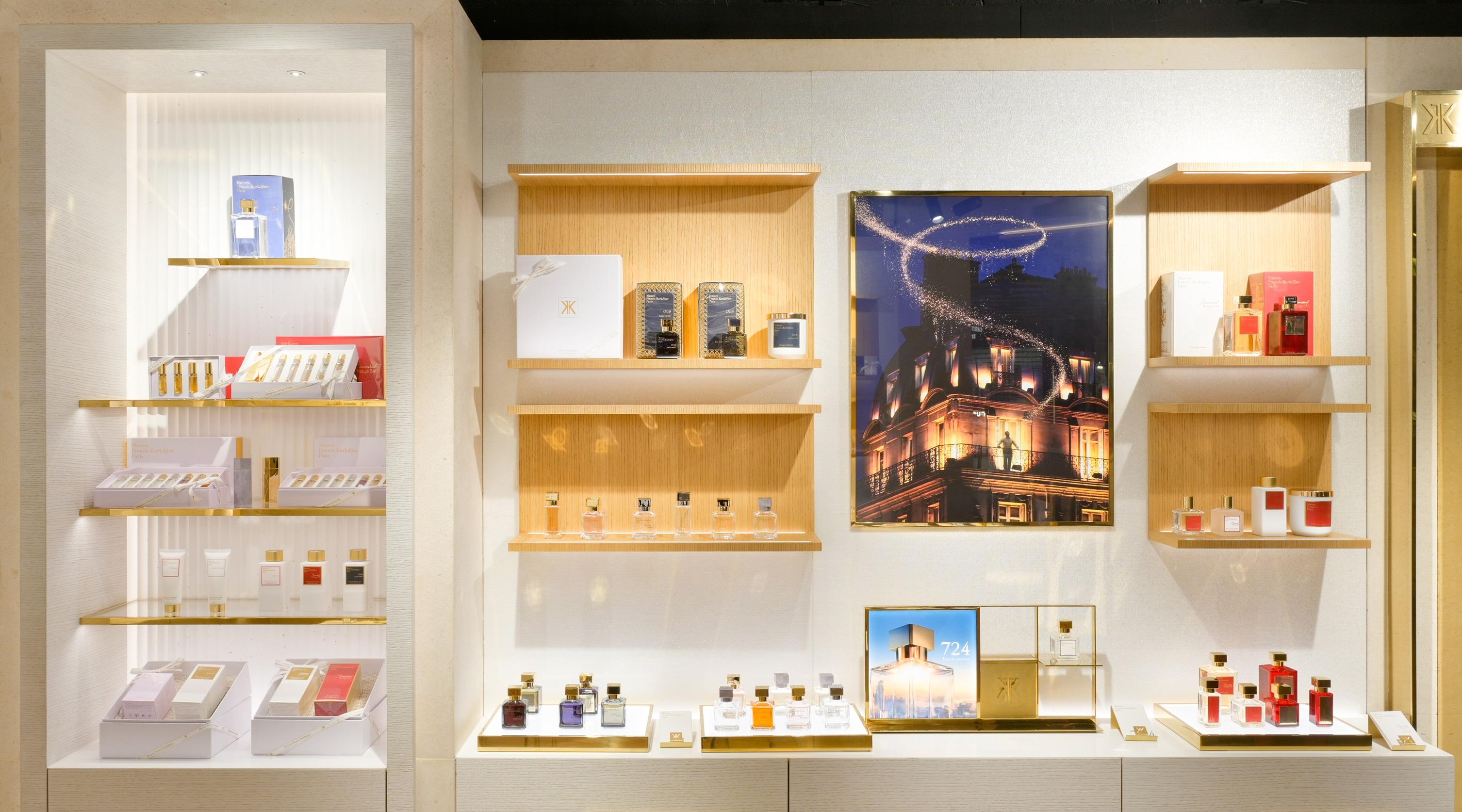 新店結合明亮光線、優雅氛圍以及精緻的極簡主義。